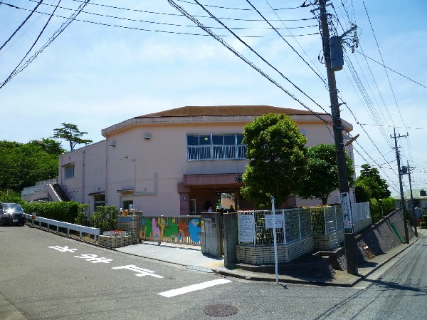 ちよがおか幼稚園(豊かな自然に囲まれ、園舎・園庭から子供たちの元気な声が聞こえてきます。お子様の成長が楽しみです。)