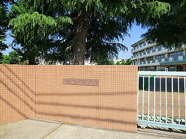 狛江市立緑野小学校(新たな試みに挑戦し、大きく成長していく学校。)