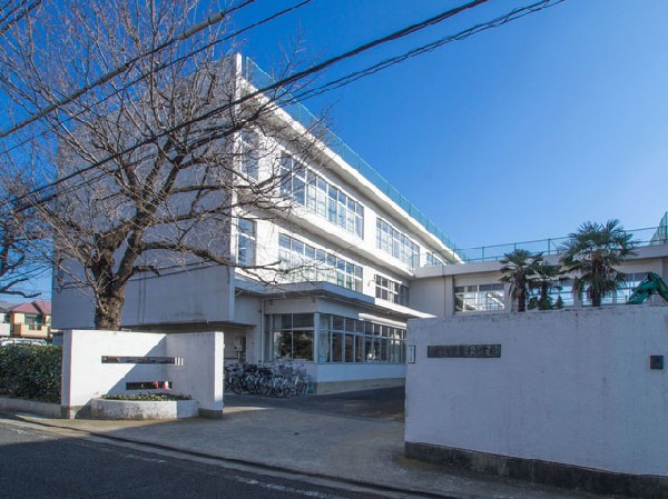 立川市立第十小学校(第十小学校の教職員は、一人一人の子どもの健やかな成長のために全力を尽くしていきます。子どもたちの笑顔があふれる第十小学校にしていきたいと考えております。)