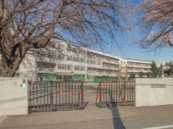 東久留米市立南中学校(落ち着いた環境のなか、学力向上に向けて授業改善などの取り組みを積極的に進めており、部活動や生徒会活動などが盛んな学校です。)