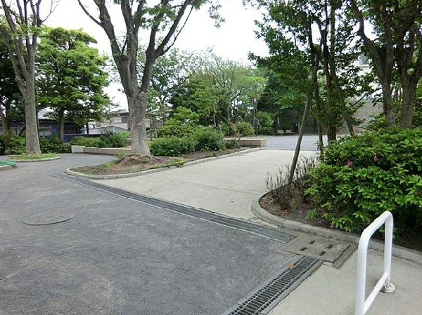 六ツ川四丁目公園(六ツ川四丁目公園まで350m)