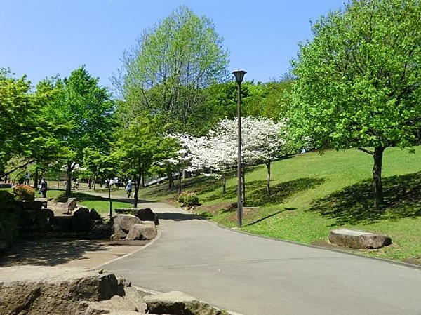 岸根公園(岸根公園まで400m)