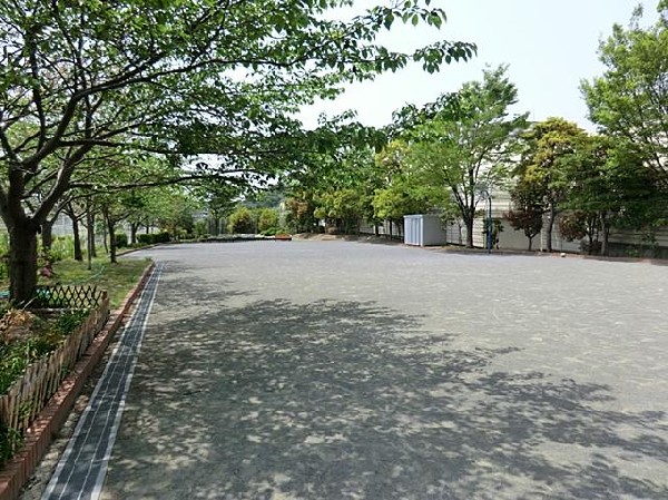 谷津坂南公園(谷津坂南公園まで400m)
