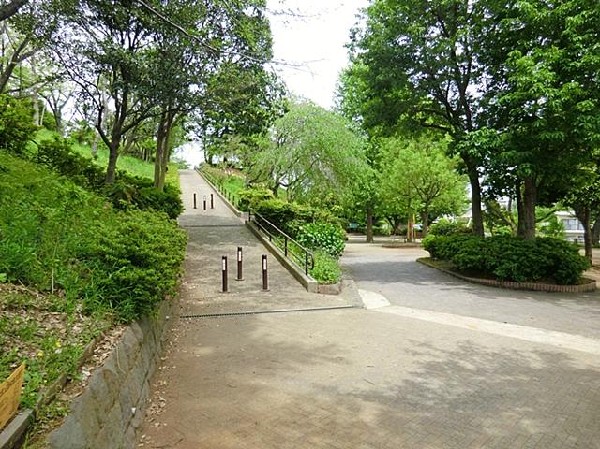秋葉台公園(秋葉台公園まで280m 公園近くでお子様も安心して遊べます♪)