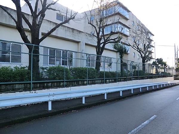 横浜市立小机小学校(横浜市立小机小学校まで700m)