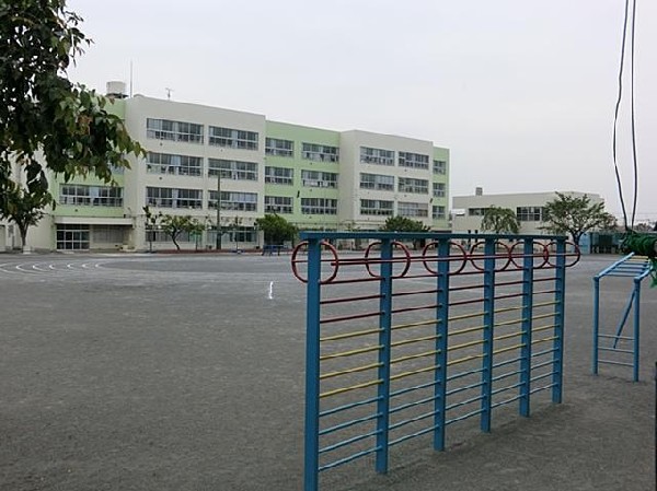 横浜市立上白根小学校(横浜市立上白根小学校まで550m)