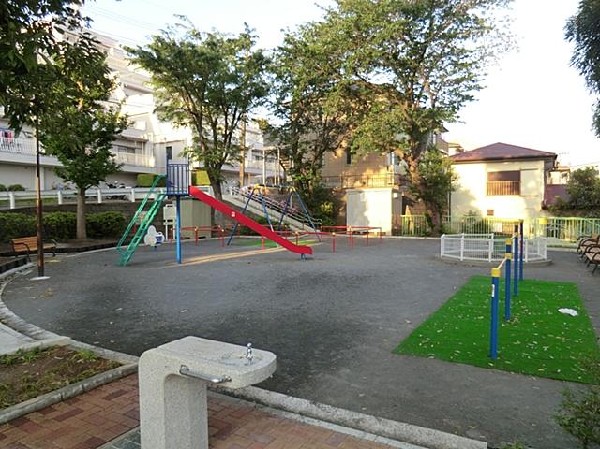 上永谷半在家公園(上永谷半在家公園まで180m)