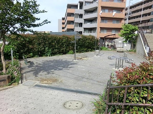 別所三丁目公園(別所三丁目公園まで600m)
