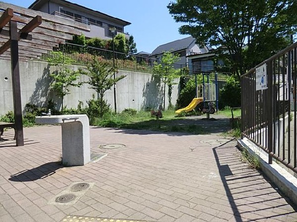笹下三丁目公園(笹下三丁目公園まで450m)