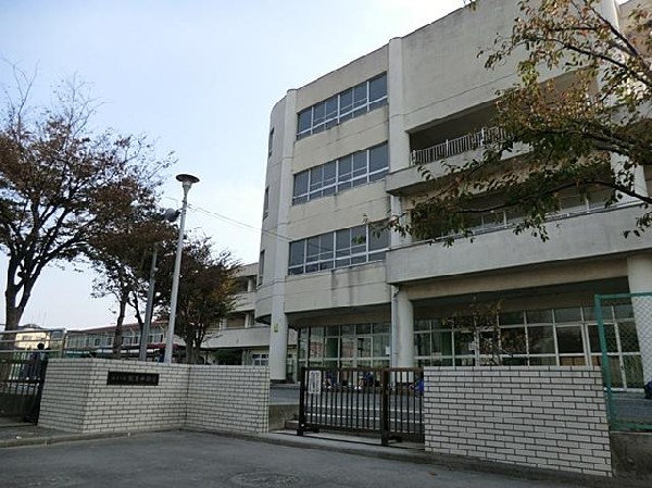 横浜市立飯島中学校(横浜市立飯島中学校まで450m)