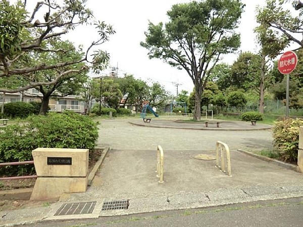 名瀬内久根公園(名瀬内久根公園まで900m)