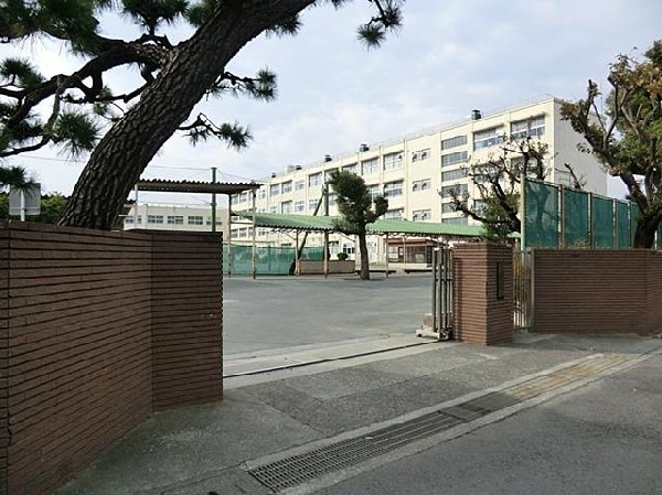横浜市立希望ケ丘小学校(横浜市立希望ケ丘小学校まで750m)