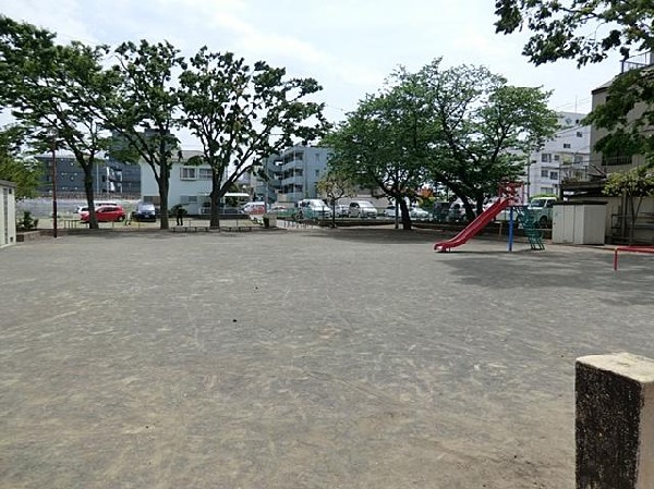 釜利谷公園(釜利谷公園まで650m)
