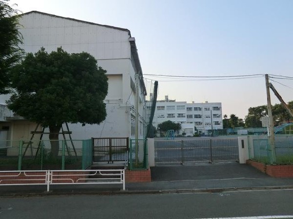 横浜市立竹山小学校(横浜市立竹山小学校まで600m)