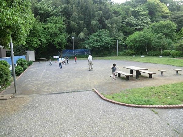 港南荻久保公園(港南荻久保公園まで85m 公園近くでお子様も安心して遊べます♪)