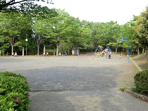 荏子田公園(荏子田公園まで650m 公園近くでお子様も安心して遊べます♪)
