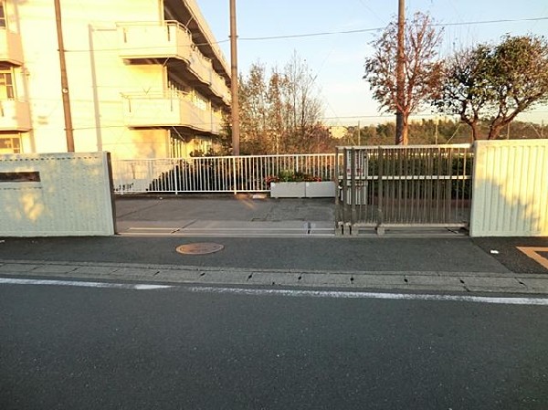 横浜市立汲沢中学校(横浜市立汲沢中学校まで1600m)
