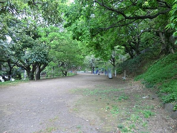 山手公園(山手公園まで1300m 公園近くでお子様も安心して遊べます♪)