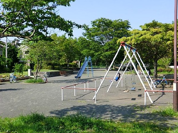 能見台東公園(能見台東公園まで120m)