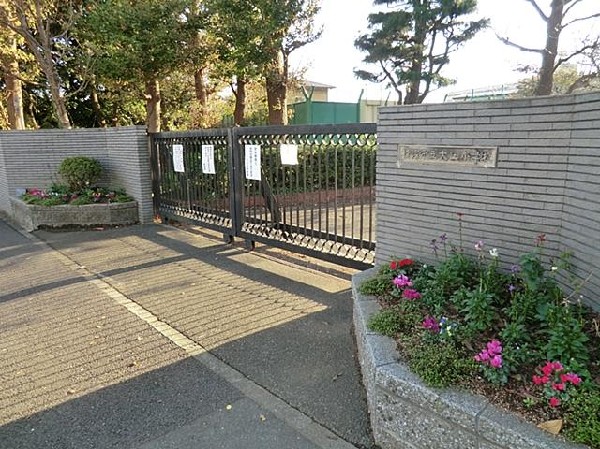 横浜市立大正小学校(横浜市立大正小学校まで650m)