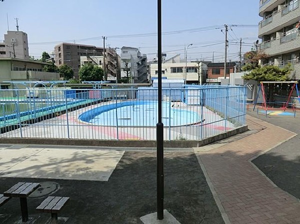 六角橋公園(六角橋公園まで600m)