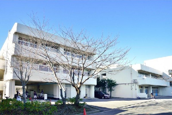 横浜市立秋葉中学校(横浜市立秋葉中学校まで900m)