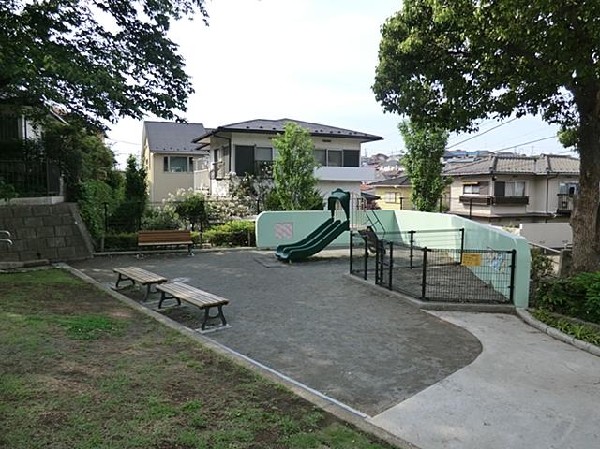 中尾町第二公園(中尾町第二公園まで140m 公園近くでお子様も安心して遊べます♪)