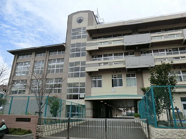 横浜市立杉田小学校(横浜市立杉田小学校まで850m)