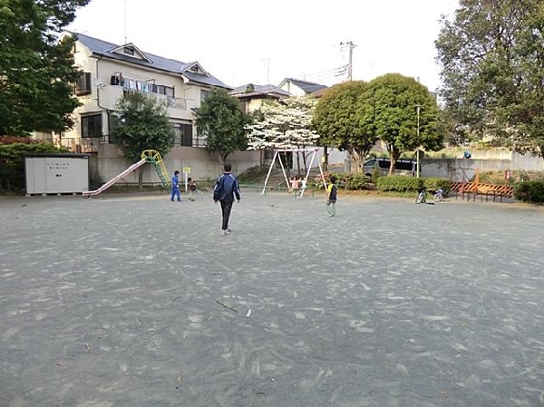 富士塚二丁目公園(富士塚二丁目公園まで300m)