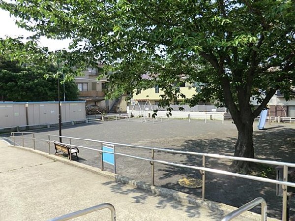 西戸部三丁目公園(西戸部三丁目公園まで550m)