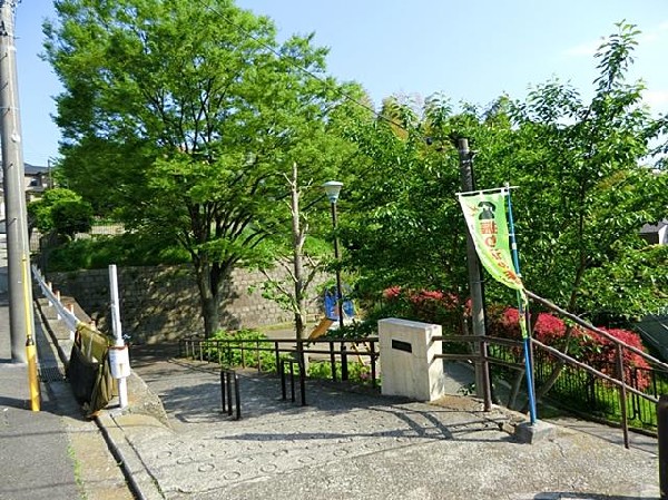 杉田郷戸公園(杉田郷戸公園まで300m)