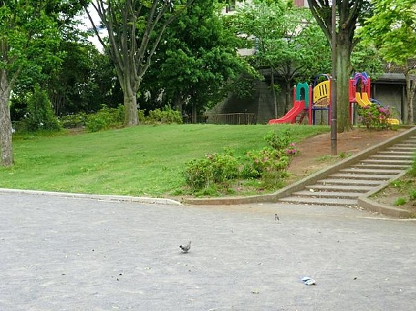 権太坂三丁目公園(権太坂三丁目公園まで650m)