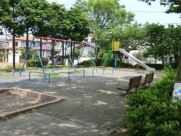 六浦大道公園(六浦大道公園まで750m)