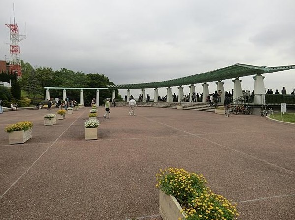 港の見える丘公園(港の見える丘公園まで950m)