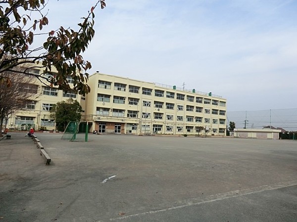 横浜市立西富岡小学校(横浜市立西富岡小学校まで540ｍ)