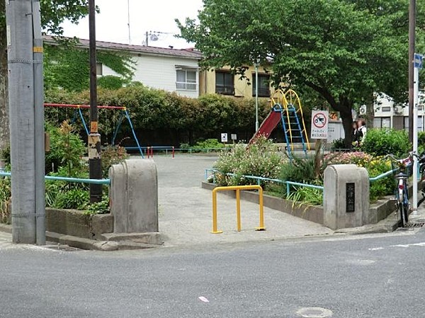 谷津公園(谷津公園まで700m 公園近くでお子様も安心して遊べます♪)