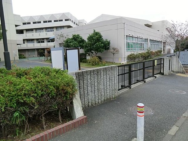 横浜市立つづきの丘小学校(横浜市立つづきの丘小学校まで550m)