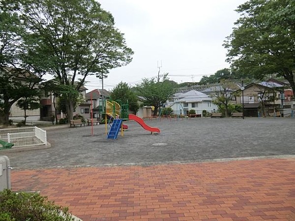 笹下明ケ沢公園(笹下明ケ沢公園まで350m 公園近くでお子様も安心して遊べます♪)