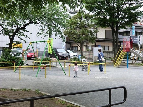 下三公園(下三公園まで550m)