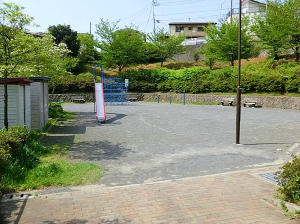 三ッ沢中町北公園(三ッ沢中町北公園まで150m)
