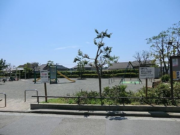 岡村三殿台公園(岡村三殿台公園まで300m)