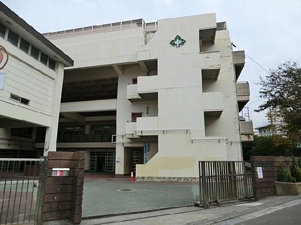 横浜市立森中学校(横浜市立森中学校まで700m)