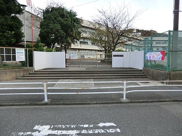 横浜市立釜利谷東小学校(横浜市立釜利谷東小学校まで600m)