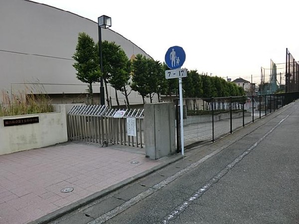 横浜市立富士見台小学校(横浜市立富士見台小学校まで750m)