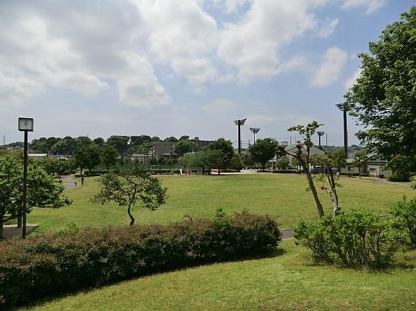 新杉田公園(新杉田公園まで800m)
