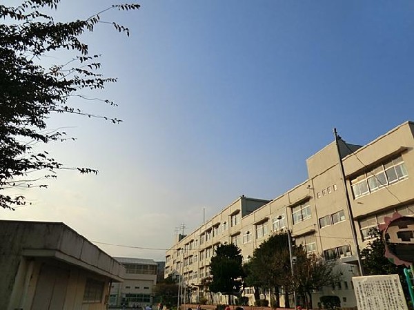 横浜市立永野小学校(横浜市立永野小学校まで700m)