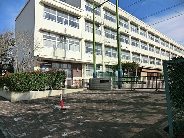 横浜市立新吉田小学校(横浜市立新吉田小学校まで450m)
