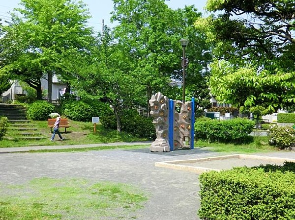 釜利谷坂本第二公園(釜利谷坂本第二公園まで600m 公園近くでお子様も安心して遊べます♪)