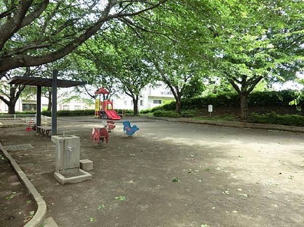 二俣川二丁目第二公園(二俣川二丁目第二公園まで50m)