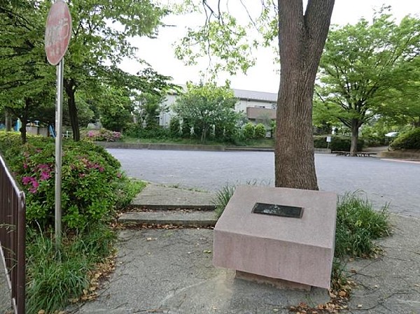 鶴ヶ峰本町第二公園(鶴ヶ峰本町第二公園まで400m)